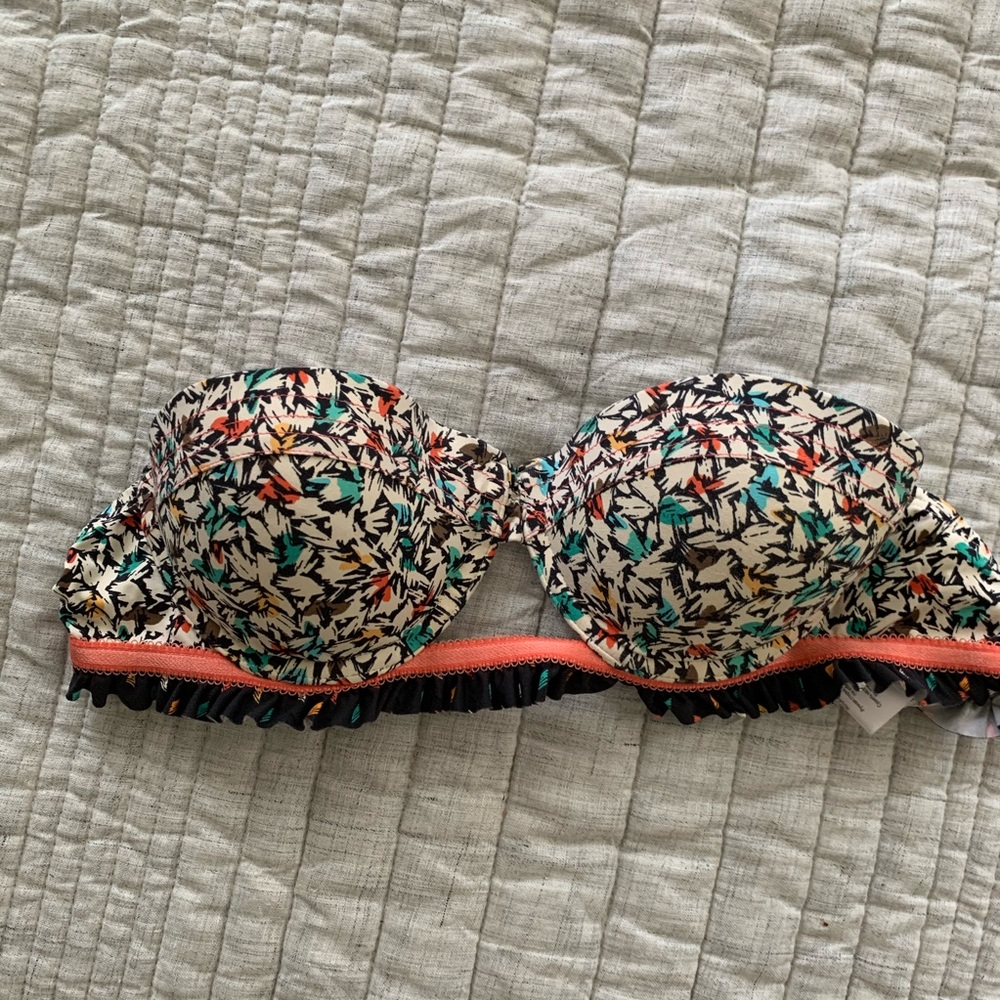 Strapless swimsuit top